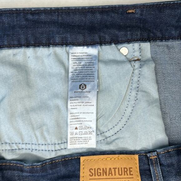 Levi’s Signature Mid Rise Denim Shorts Women's Size 18 - Picture 6 of 9